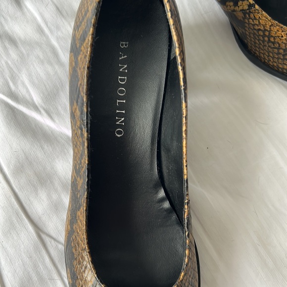Bandolino size 9 1/2 women’s snake skin block heel. - Picture 2 of 4